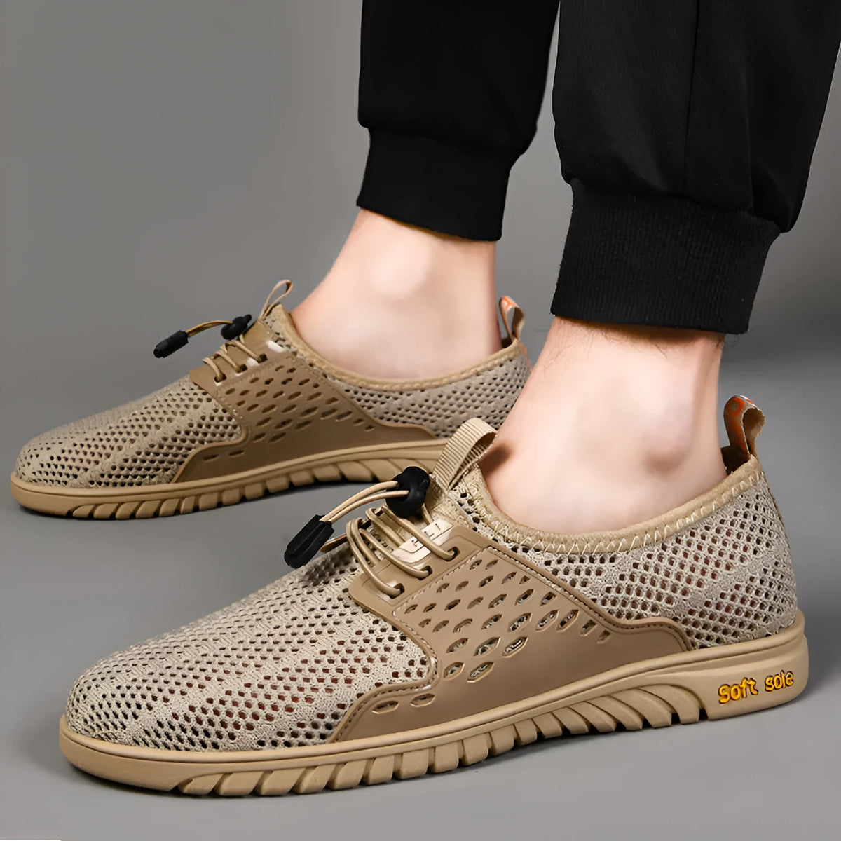 Men's breathable casual shoes in black with mesh upper and elastic band fastening