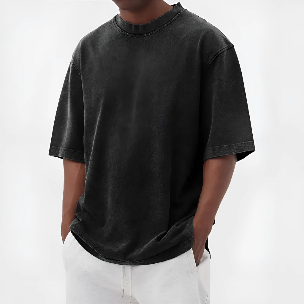 Men's stonewash distressed polyester pullover T-shirt in solid colour with loose fit and half sleeves