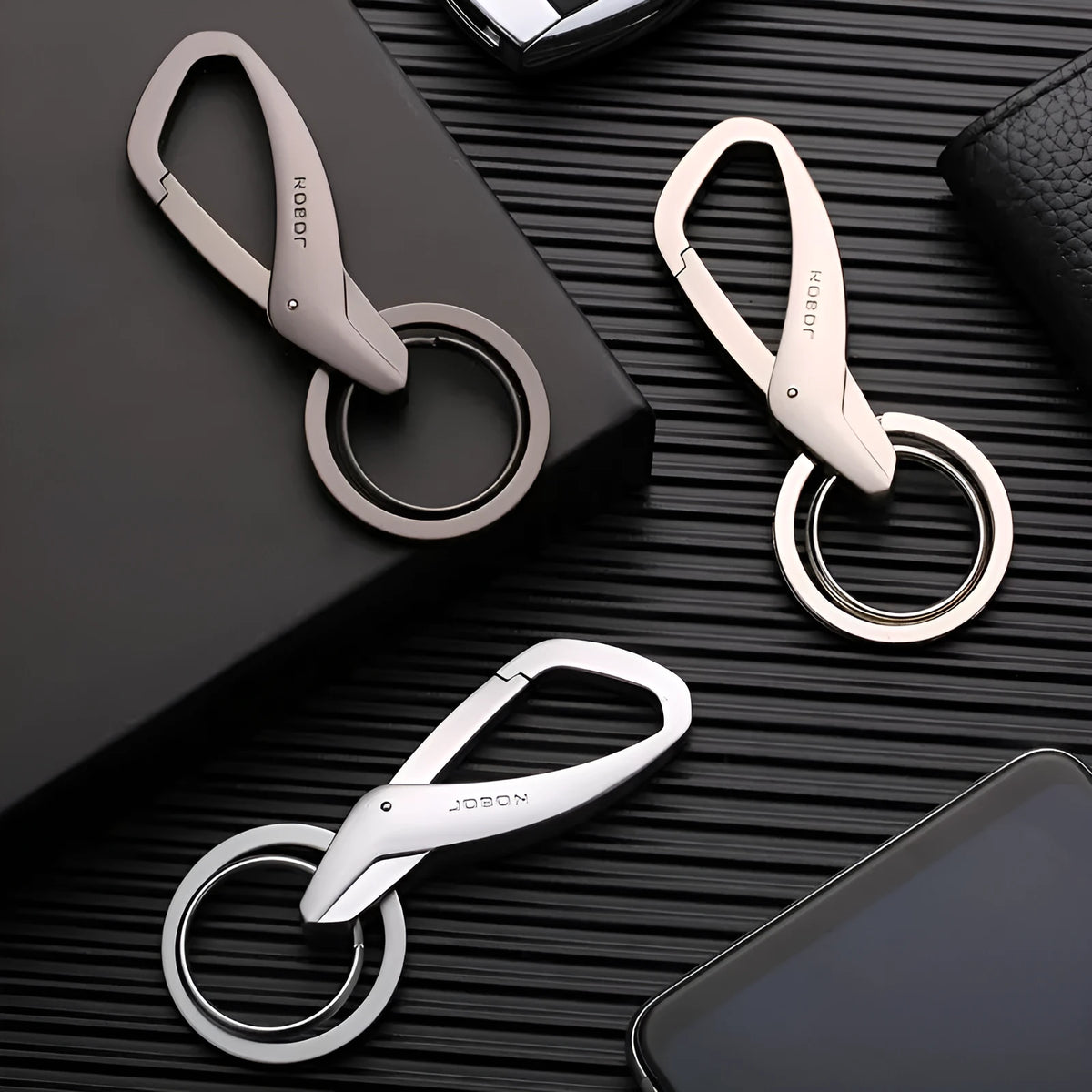 Zinc alloy double ring keychain in black, chrome, or nickel finish, measuring 8.3 by 3.5 cm.