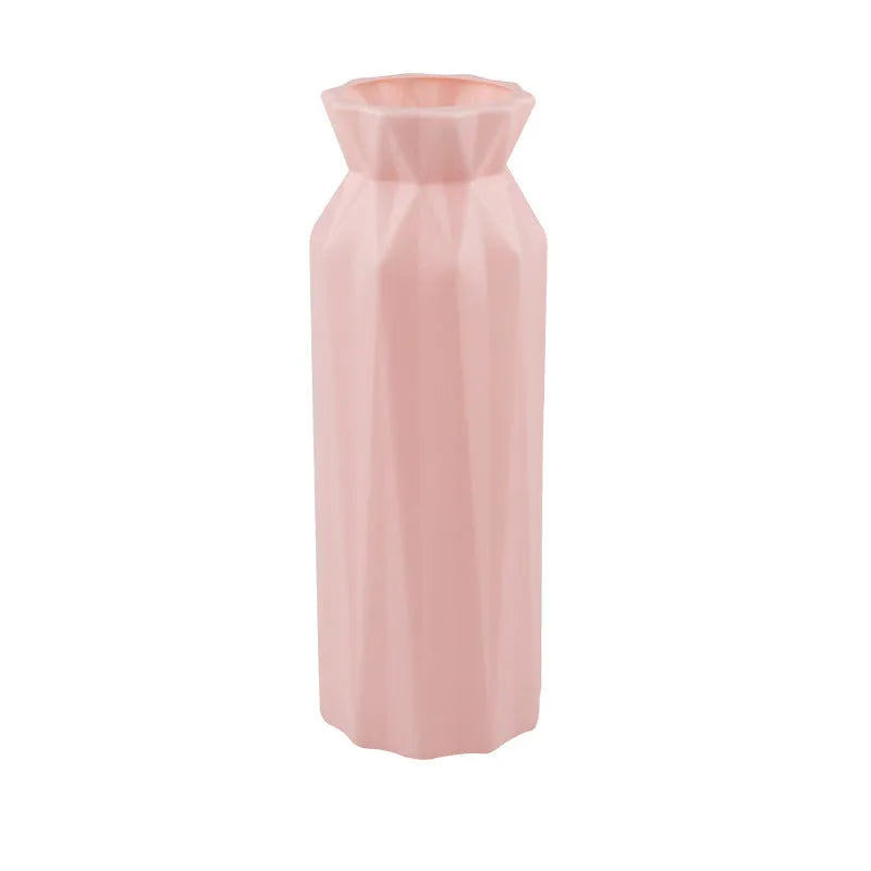 A drop-resistant melamine vase in grey plastic with a 7.2cm wide base.