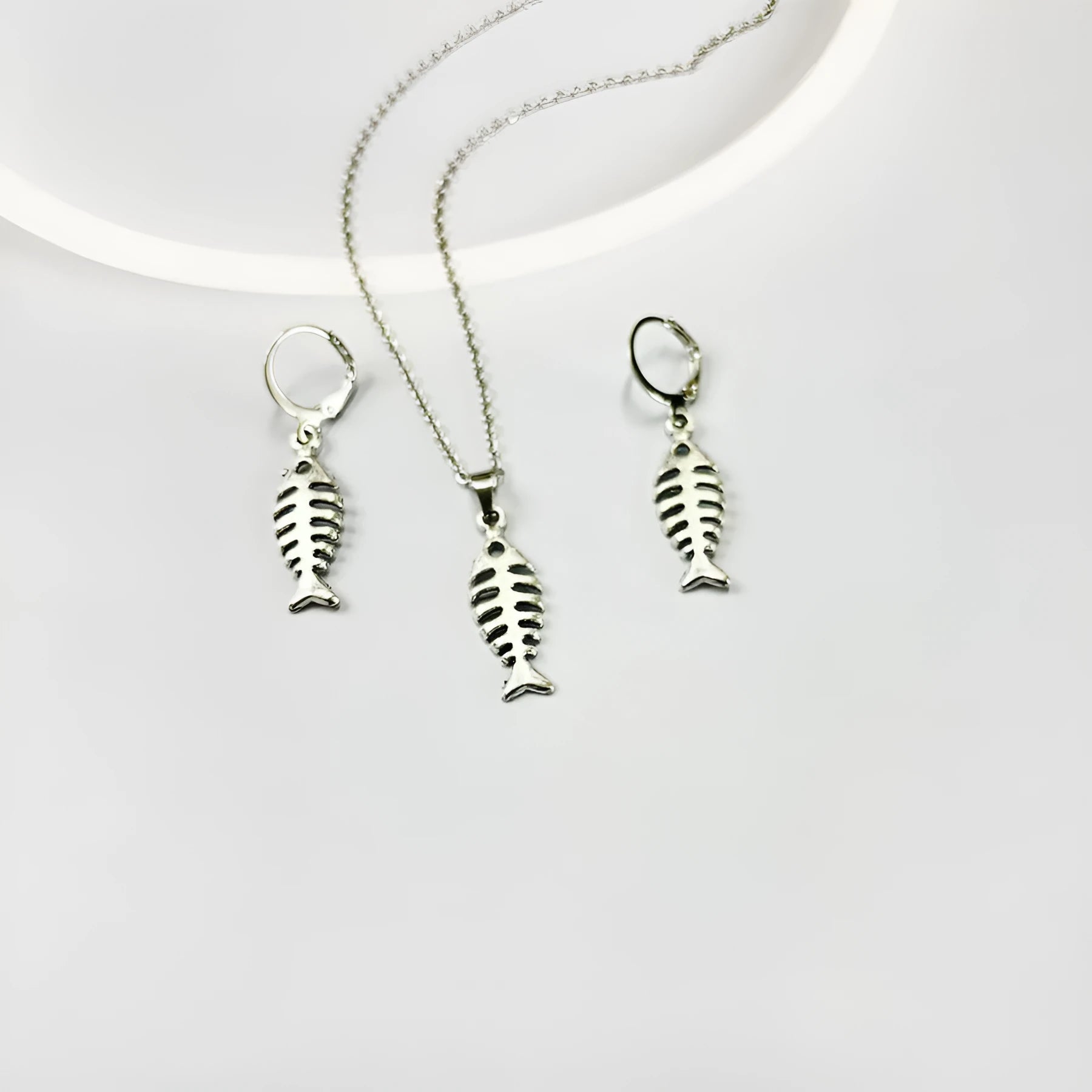Women's fishbone pendant necklace and matching earrings set in retro alloy jewellery