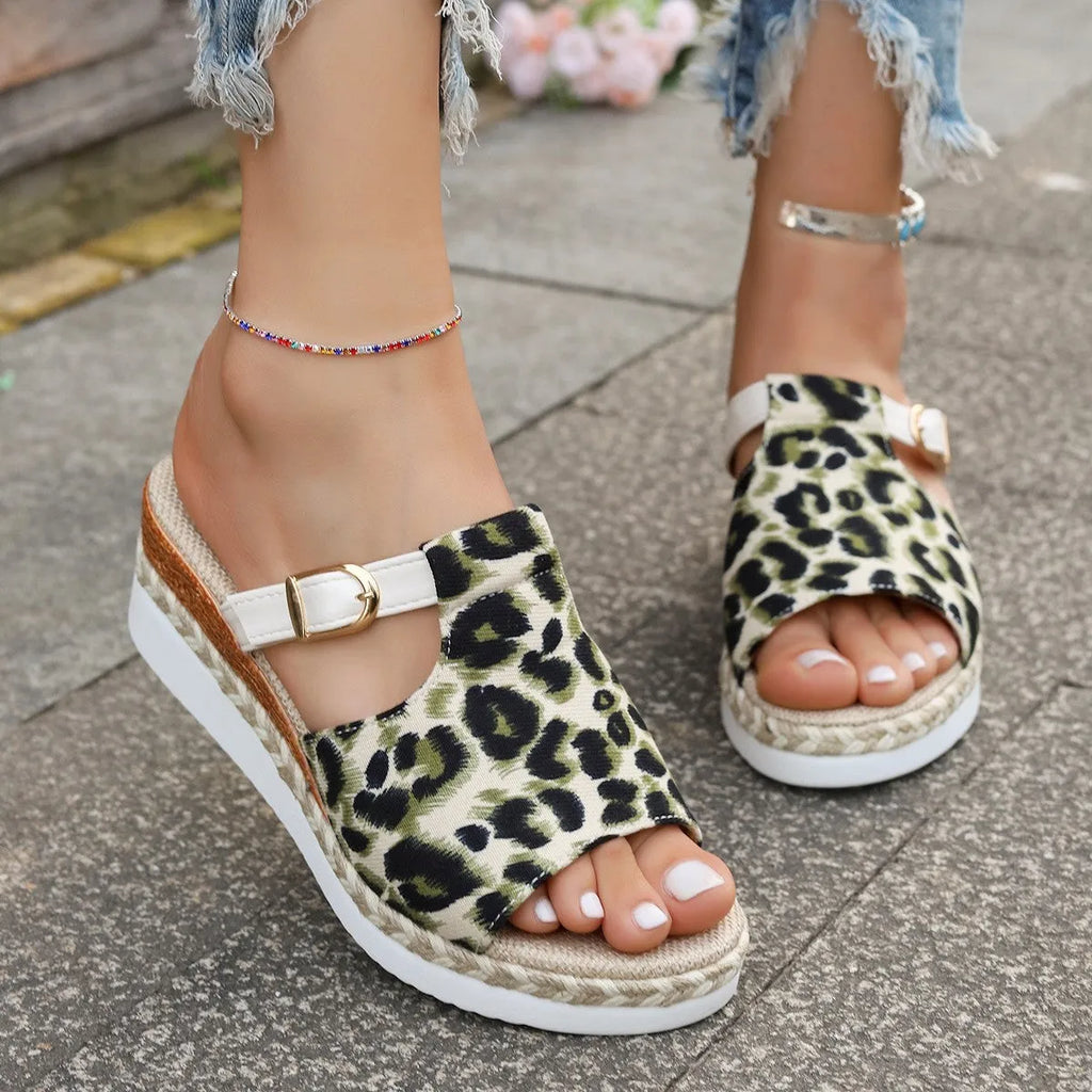 Leopard print platform sandals with wedge sole and fishmouth open toe in beige colour