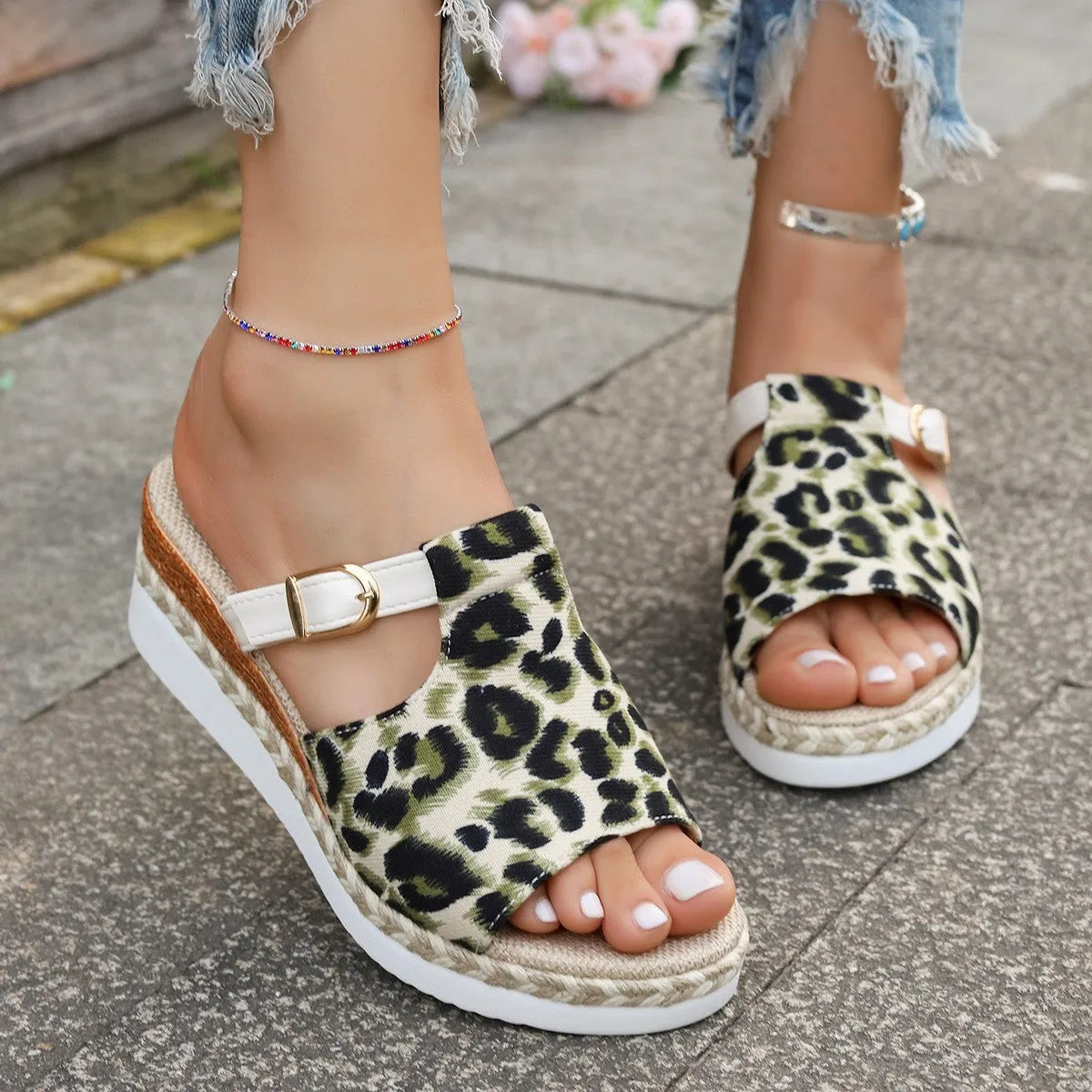 Leopard print platform sandals with wedge sole and fishmouth open toe in beige colour