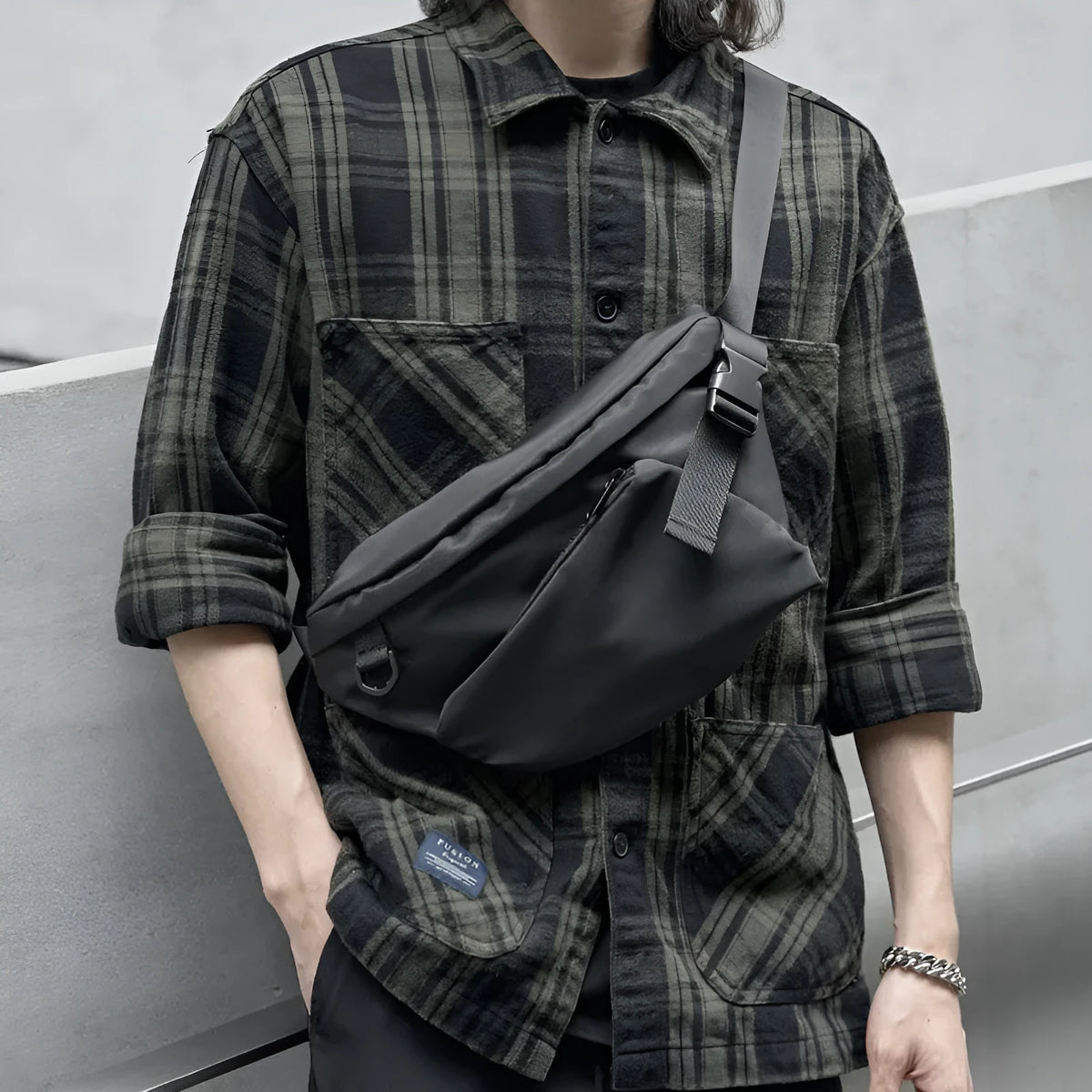 Black men's slanted chest bag with Oxford fabric construction and sewing line detailing