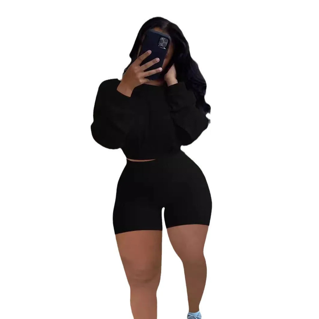 Women's sunken stripe off-shoulder two-piece set with long sleeves and matching shorts in solid colour