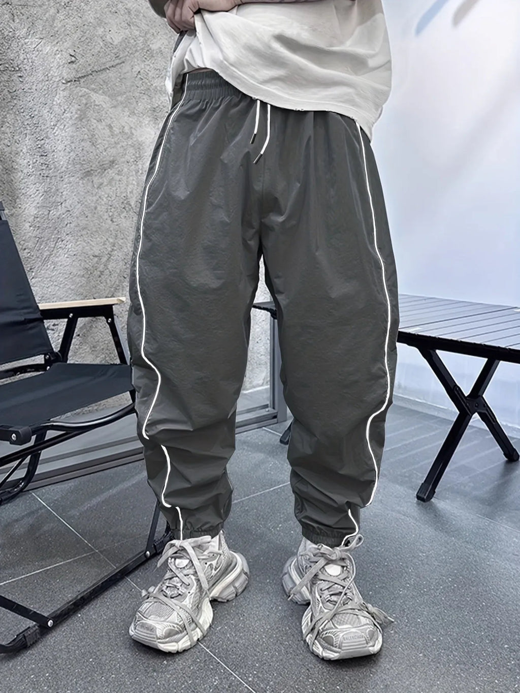 Men's loose fit cropped sports trousers in bamboo fibre, shown in khaki colour.